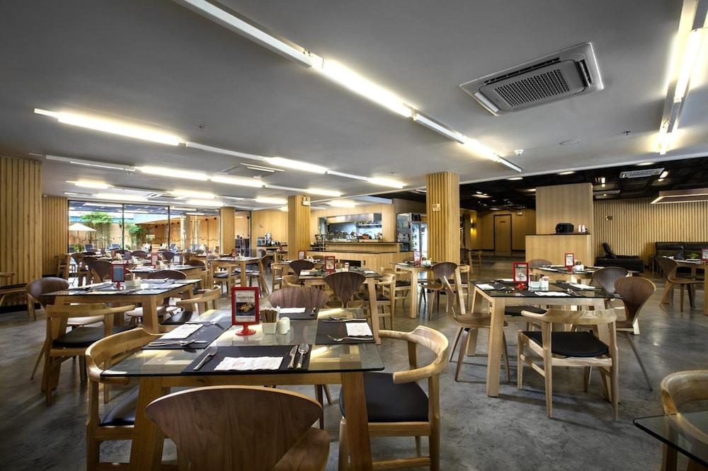 Galleria 12 Sukhumvit Bangkok By Compass Hospitality Экстерьер фото