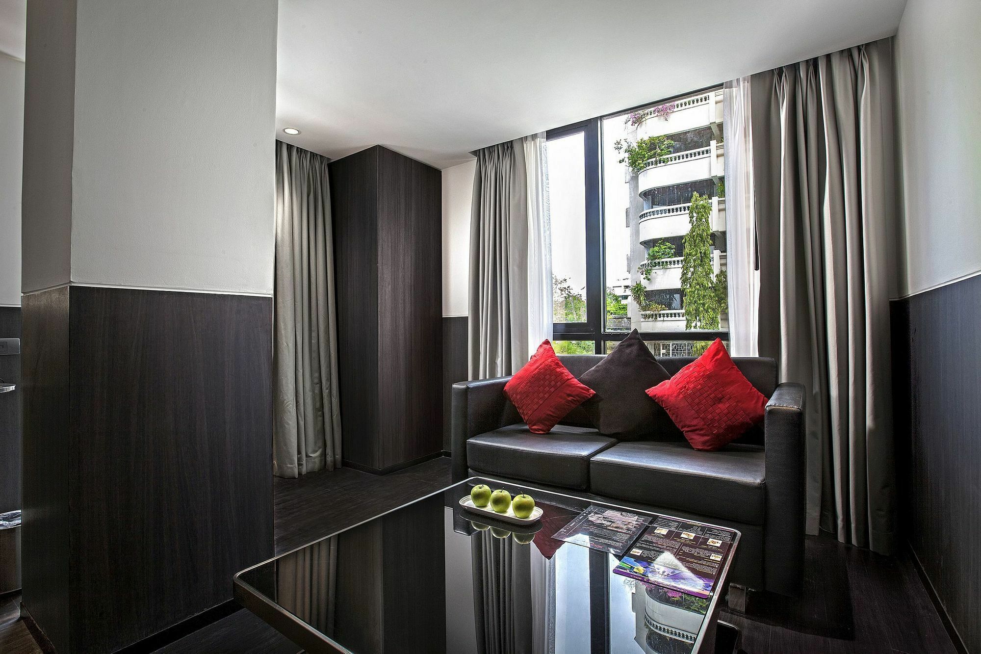 Galleria 12 Sukhumvit Bangkok By Compass Hospitality Экстерьер фото